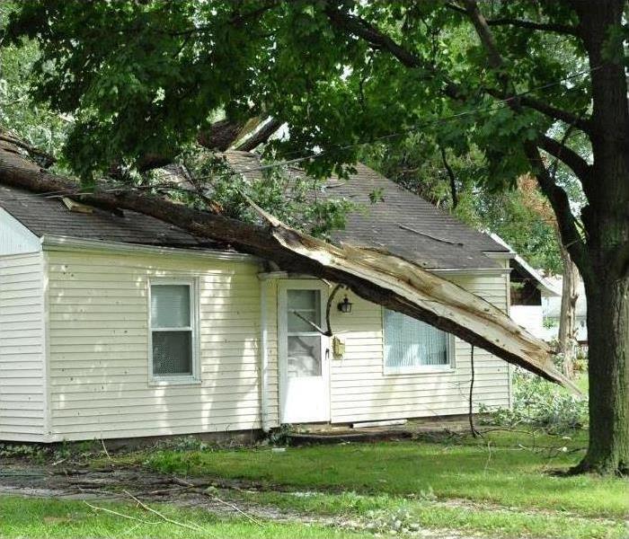 St. Petersburg home with wind damage
